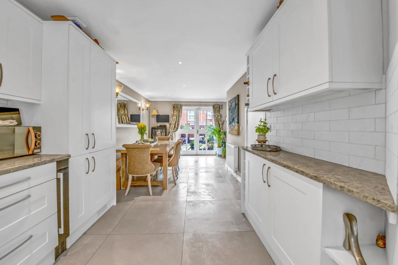 Stylish 3 Bedroom Townhouse For 5 Guests, Set In The Medieval Grid With Off Street Parking Bury St. Edmunds Esterno foto