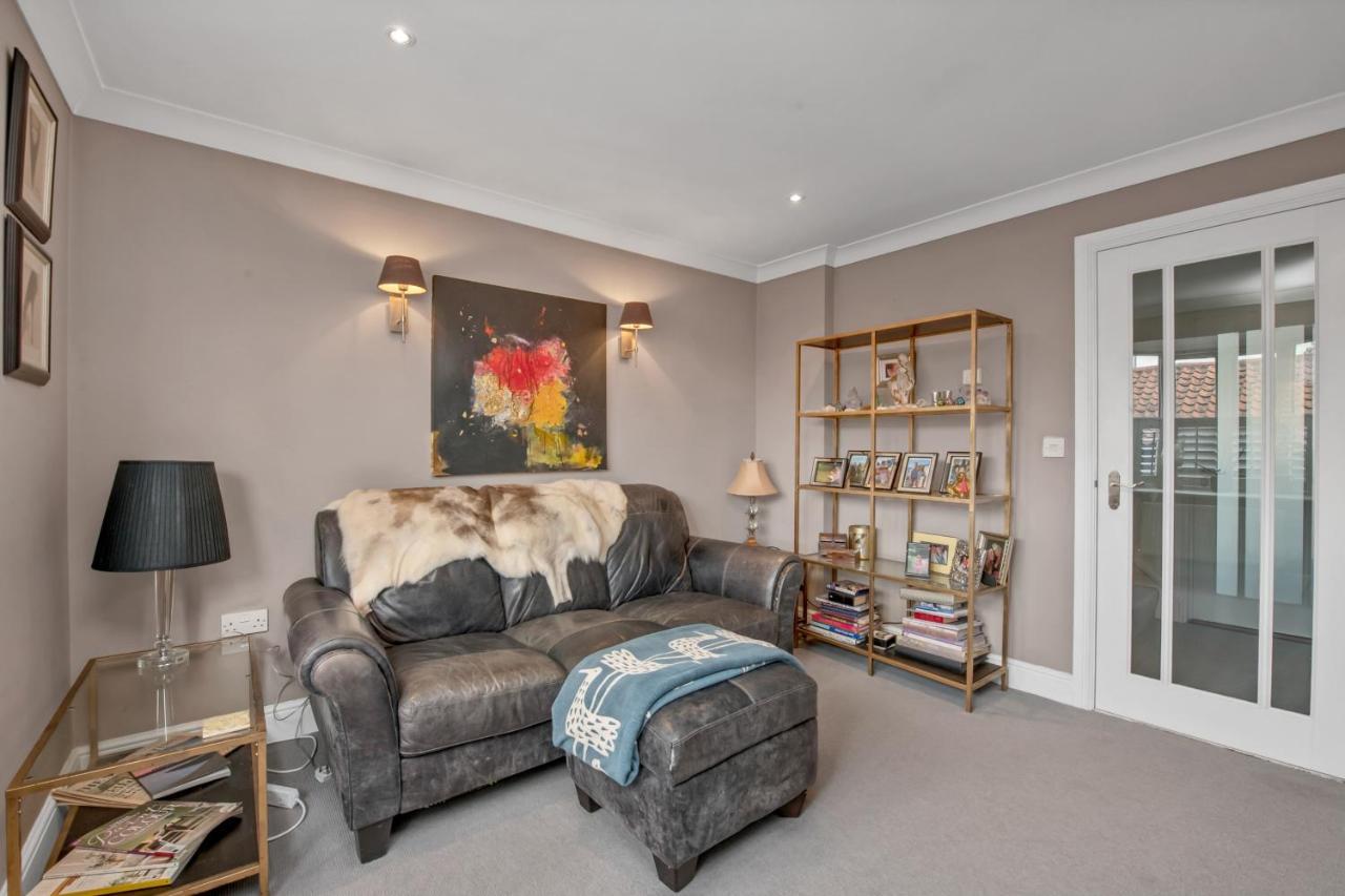Stylish 3 Bedroom Townhouse For 5 Guests, Set In The Medieval Grid With Off Street Parking Bury St. Edmunds Esterno foto