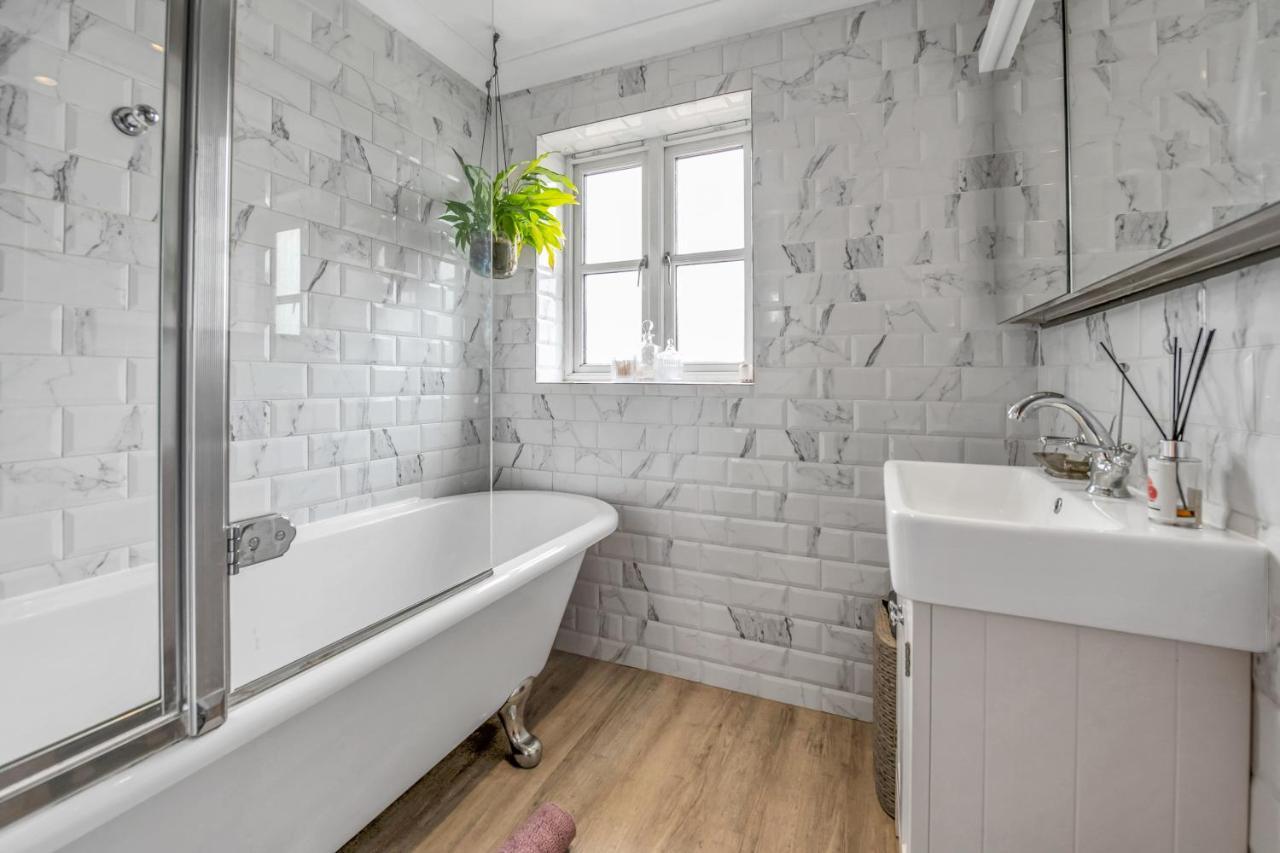 Stylish 3 Bedroom Townhouse For 5 Guests, Set In The Medieval Grid With Off Street Parking Bury St. Edmunds Esterno foto