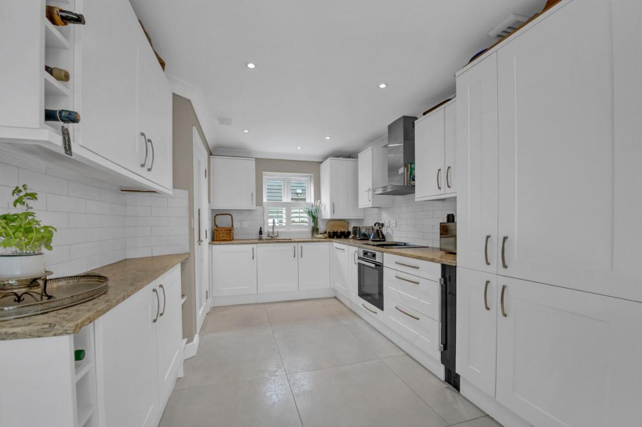Stylish 3 Bedroom Townhouse For 5 Guests, Set In The Medieval Grid With Off Street Parking Bury St. Edmunds Esterno foto